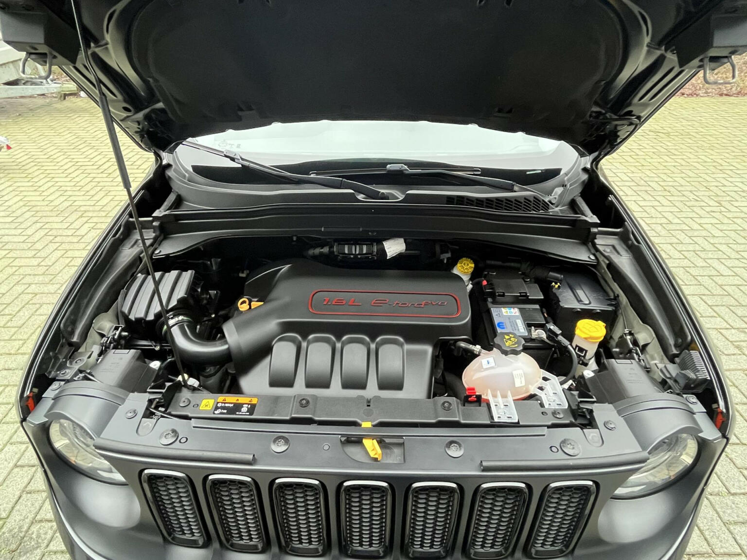 Jeep-Renegade-40